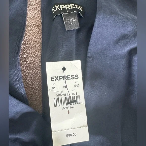 NEW EXPRESS Belted Surplice Jumpsuit in Navy Sz 6 - Picture 6 of 9